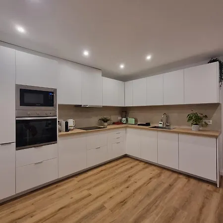 Downtown Luxury Flat With Balcony *